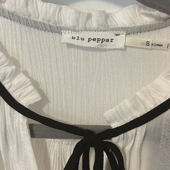 Women’s size small blouse - Picture 2 of 12